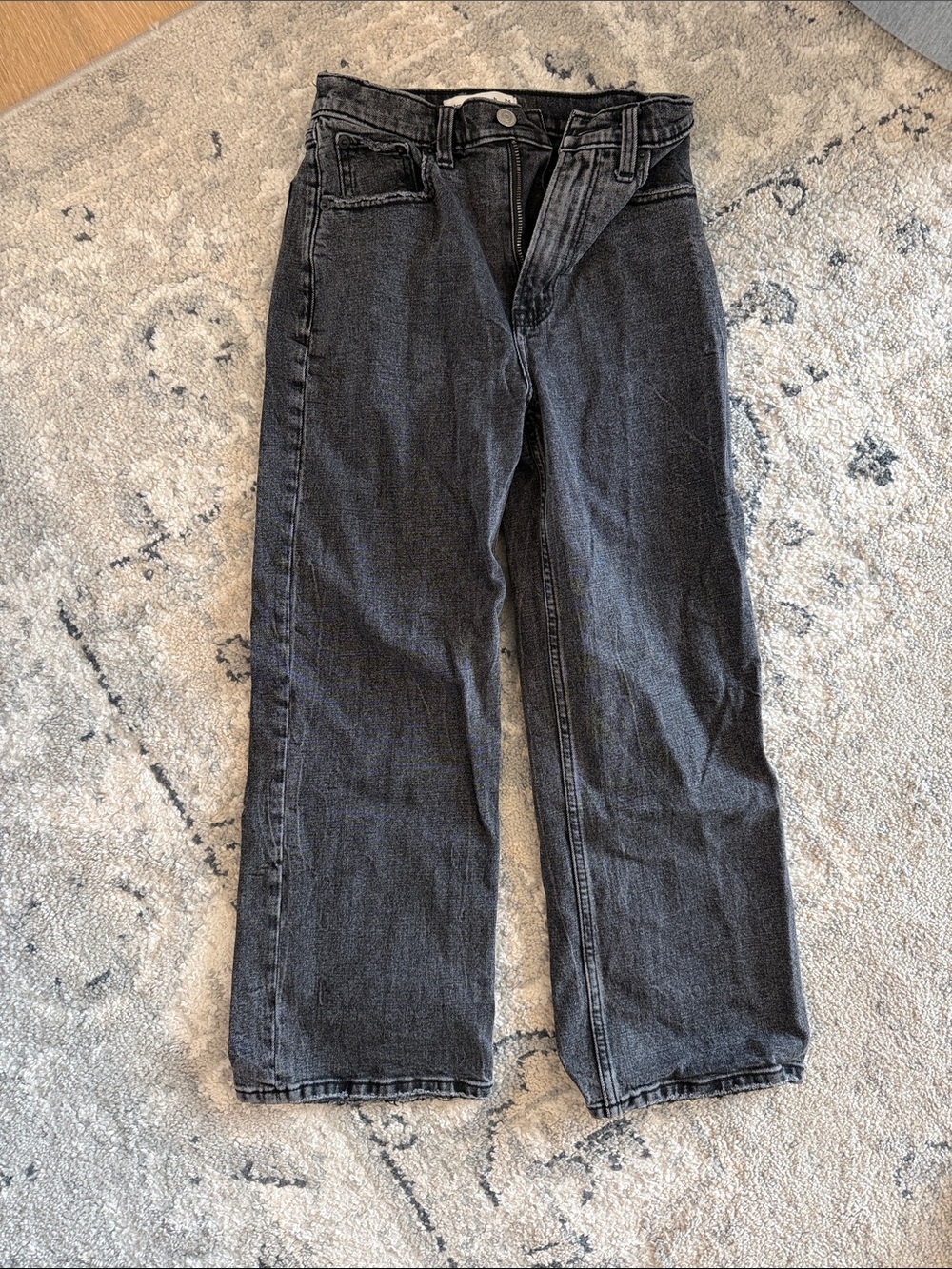 Abercrombie & Fitch Women's Black Cropped Straight Jeans